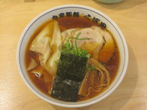 醤油ワンタンめん@自家製麺 らーめん くぼ田 三ツ境店(三ツ境駅)ビジュアル:トップ