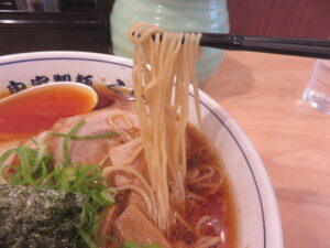 醤油ワンタンめん@自家製麺 らーめん くぼ田 三ツ境店(三ツ境駅)麺