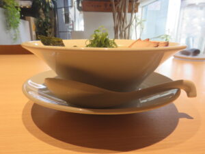 特製ワンタン麺@ワンタン麺専門店 たゆたふ（多治見駅）ビジュアル：サイド