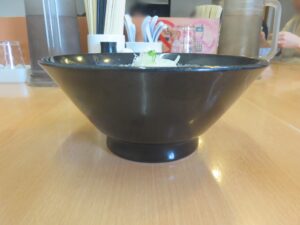 鶏豚骨ラーメン@吉風（伊勢市駅）ビジュアル：サイド