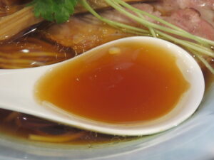 地鶏そば 醤油@麺屋さすけ 本店（掛川市役所前駅）スープ