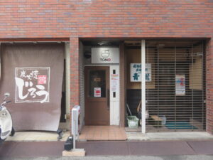 ワンタン塩ラーメン@RAMEN TOMO（明石駅）外観