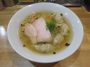 ワンタン塩ラーメン@RAMEN TOMO（明石駅）ビジュアル