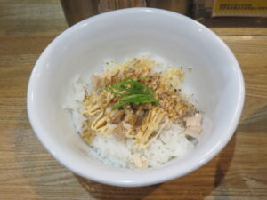 ワンタン塩ラーメン@RAMEN TOMO（明石駅）炙りチャーシューめんたいマヨごはん