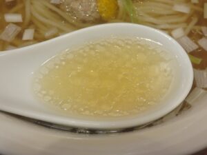 鴨ラーメン 白しょうゆ仕立て 1玉@麺屋 さくら(住吉町駅)スープ