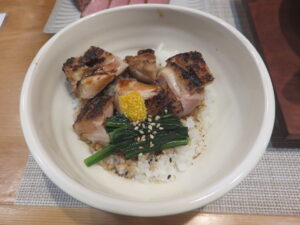 鴨ラーメン 白しょうゆ仕立て 1玉@麺屋 さくら(住吉町駅)とりもも肉の柚庵焼きごはん