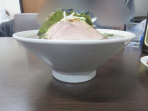 黒らーめん@ぶたまるき(渋沢駅)ビジュアル:サイド