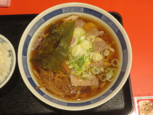 ラーメン（麺量150g）@裏路地 中華蕎麦 イッチャンラーメン（白楽駅）ビジュアル：トップ