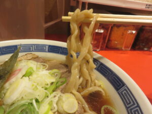 ラーメン（麺量150g）@裏路地 中華蕎麦 イッチャンラーメン（白楽駅）麺