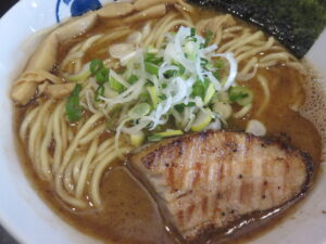醤油ラーメン(並盛)@麺屋富士(府中駅)具