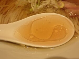 塩ラーメン@麺 銀座おのでら 東銀座店（東銀座駅）スープ