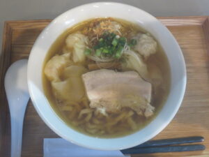 ワンタン付白醤油らーめん（手揉み太麺・MIX）@あはれ（旭ヶ丘駅）ビジュアル：トップ