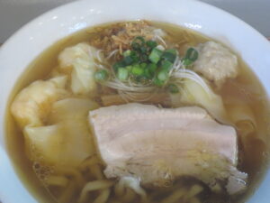 ワンタン付白醤油らーめん（手揉み太麺・MIX）@あはれ（旭ヶ丘駅）具