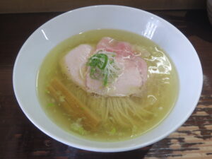 比内地鶏とシャモロックの塩らあめん@らあめん サンド（青山駅）ビジュアル