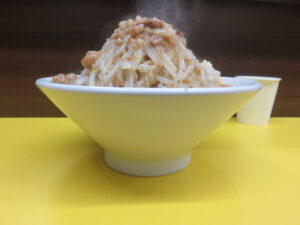 ラーメン 小@豚が1番☆脂が2番(戸田公園駅)ビジュアル:サイド