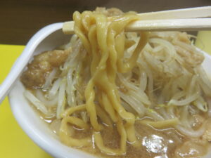ラーメン 小@豚が1番☆脂が2番(戸田公園駅)麺
