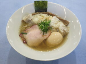 白 特製わんたん麺@自家製麺 はし本（門沢橋駅）ビジュアル