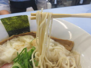 白 特製わんたん麺@自家製麺 はし本（門沢橋駅）麺