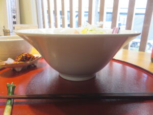 葱ラーメン@葱料理 shin's place(三軒茶屋駅)ビジュアル:サイド