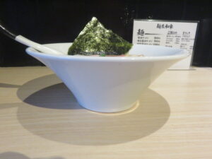 醤油ラーメン@麺屋 和章(阿佐ケ谷駅)ビジュアル:サイド