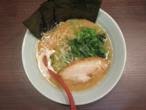豚骨醤油ラーメン@横浜家系ラーメン よこ家（沼部駅）ビジュアル：トップ