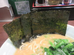 豚骨醤油ラーメン@横浜家系ラーメン よこ家（沼部駅）具：海苔