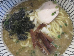 鶏白湯煮干ラーメン@ラーメン劇場 produced by おむすびシアター（下北沢駅）具
