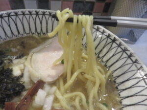 鶏白湯煮干ラーメン@ラーメン劇場 produced by おむすびシアター（下北沢駅）麺