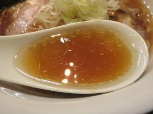 醤油らぁめん@らぁめん かじの葉（松戸駅）スープ