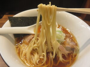 醤油らぁめん@らぁめん かじの葉（松戸駅）麺