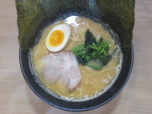 醤油豚骨らーめん@横浜らーめん 源泉 上矢部店（戸塚駅）ビジュアル：トップ