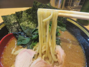 濃厚らーめん@らーめん 新山(埼玉県上尾市)麺
