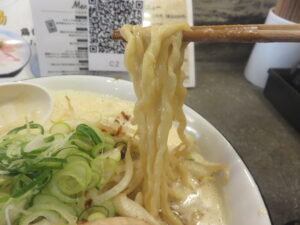 鶏白湯味噌ラーメン@一兎軒(鶴瀬駅)麺