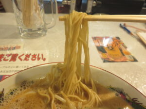 豚骨ラーメン@国際秘羊館（渋谷駅）麺