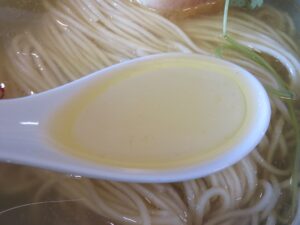 男鹿塩ラーメン@男鹿塩ラーメン おがや（男鹿駅）スープ