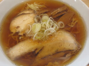 あっさり煮干し中華（ちぢれ麺）@中華そば まるつる（五所川原駅）具