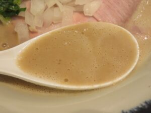 鶏白湯しょうゆらーめん@鶏之諺 TOKYO01(練馬駅)スープ