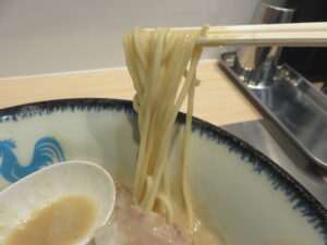 鶏白湯しょうゆらーめん@鶏之諺 TOKYO01(練馬駅)麺