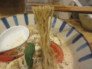 マルゲリータラーメン@イタリアンラーメン テノヒラ（元住吉駅）麺
