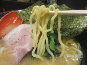 ラーメン@横浜ラーメン弐七家 MAIN BASE（二俣川駅）麺