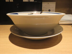 濃厚鶏白湯麺（醤油）@MATSURIKA 武蔵新田（武蔵新田駅）ビジュアル：サイド