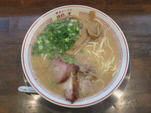豚骨ラーメン@豚骨ラーメン 開王（京王八王子駅）ビジュアル：トップ
