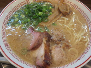 豚骨ラーメン@豚骨ラーメン 開王（京王八王子駅）具