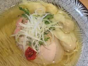 雲吞塩拉麺@RAMEN 紫苑(高田馬場駅)具