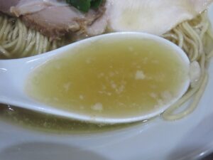 塩らぁ麺@無化調煮干しらぁ麺 誠実（武蔵嵐山駅）スープ