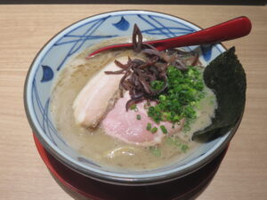 豚骨 太麺（並盛）@自家製麺 いけだ（京成幕張駅）ビジュアル