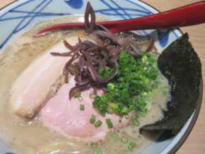 豚骨 太麺（並盛）@自家製麺 いけだ（京成幕張駅）具