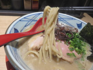 豚骨 太麺（並盛）@自家製麺 いけだ（京成幕張駅）麺