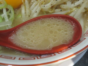 肉玉中華そば@豚大学 ラーメン学部(神保町駅)スープ