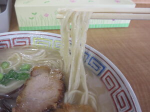 ラーメン@あづまや（長崎県西海市）麺